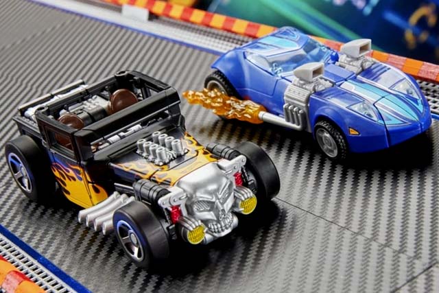 ホットウィール トランスフォーマー バンブルビー (2nd) & オプティマス マテル製ホットウィール・バンブルビーとオプティマスプライムと